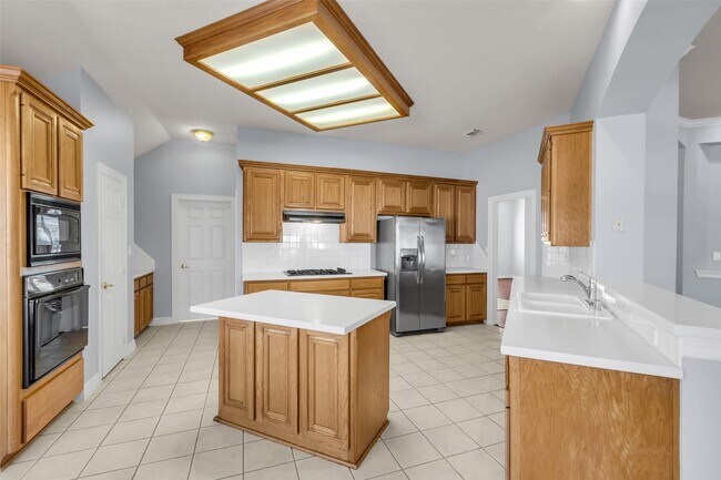 Building Photo - 35 W Pines Dr