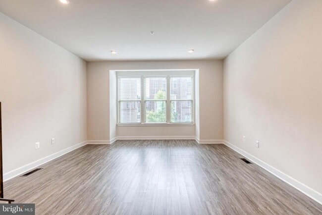 Building Photo - 228 S Newkirk St