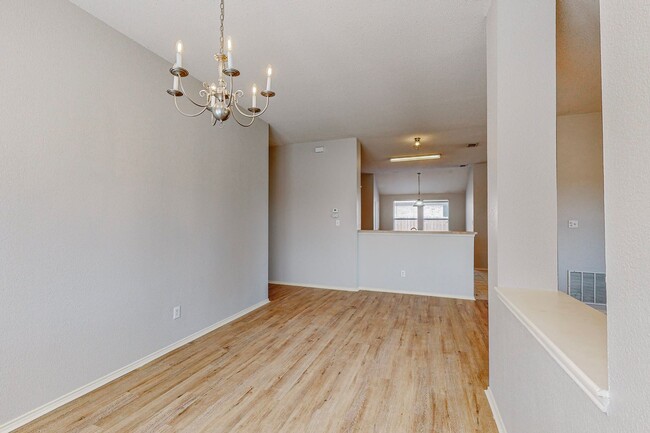 Building Photo - Charming Three-Bedroom Home in the Heart o...