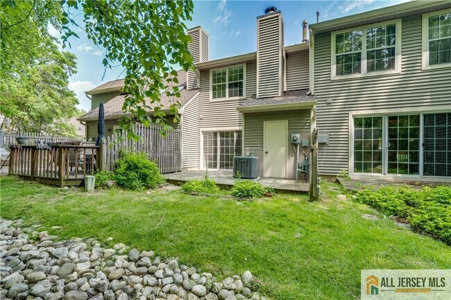 Building Photo - 1805 Poplar Ct