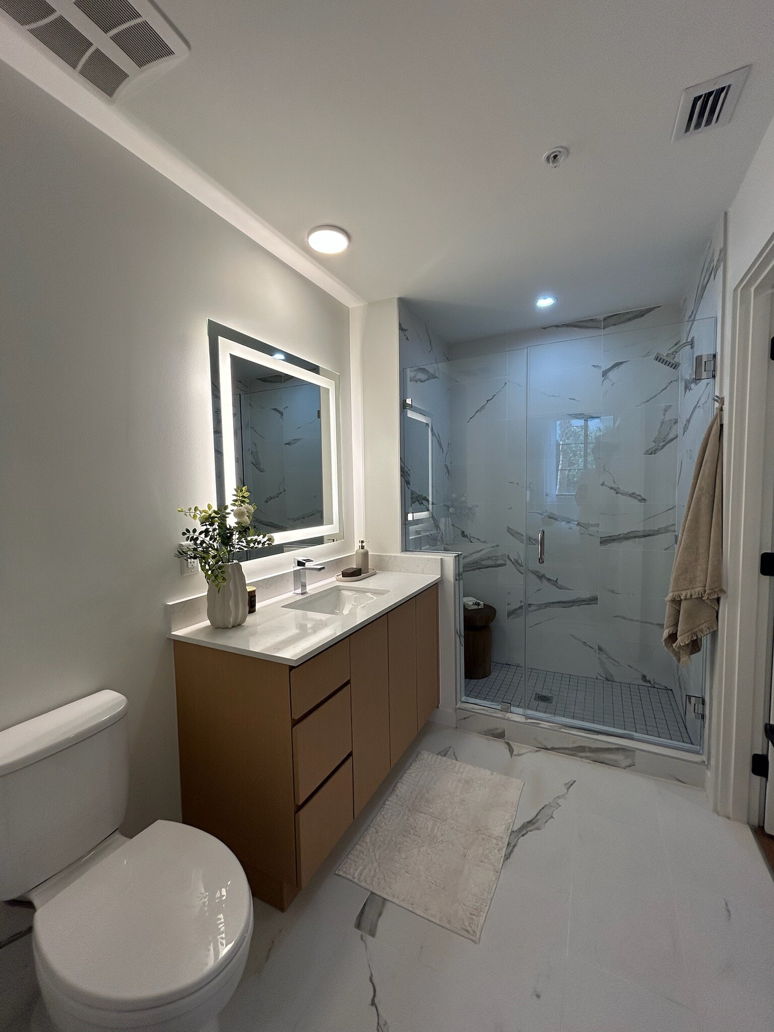 Building Photo - 1625 NE 124th St