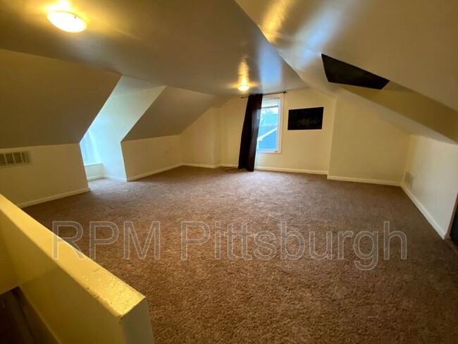 Building Photo - 27 5th St
