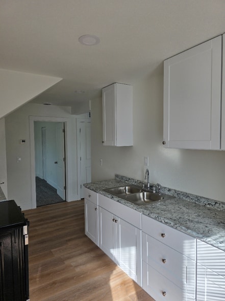 Building Photo - 336 Warren Ave