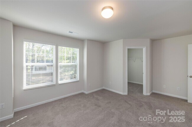 Building Photo - 148 S Bell Ave