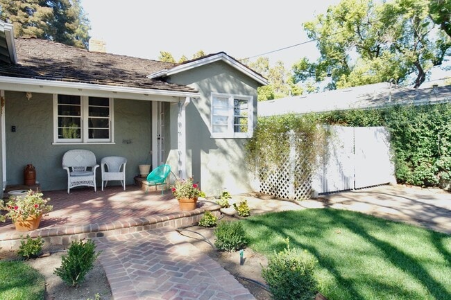 Building Photo - Willow Glen Classic