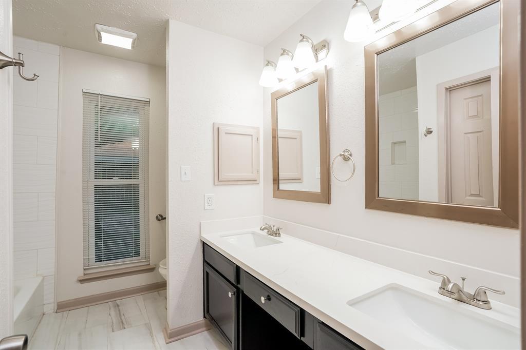 Building Photo - 13430 Piney Oaks Dr