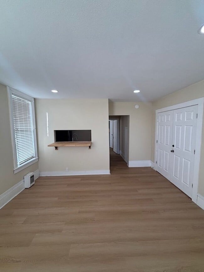 Building Photo - BEL307