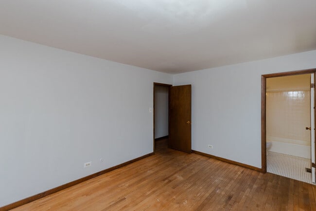 Building Photo - 1255 W Belden Ave