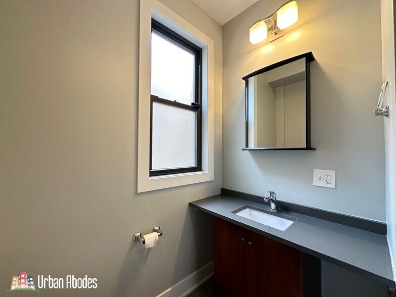 Building Photo - 345 Park Ave