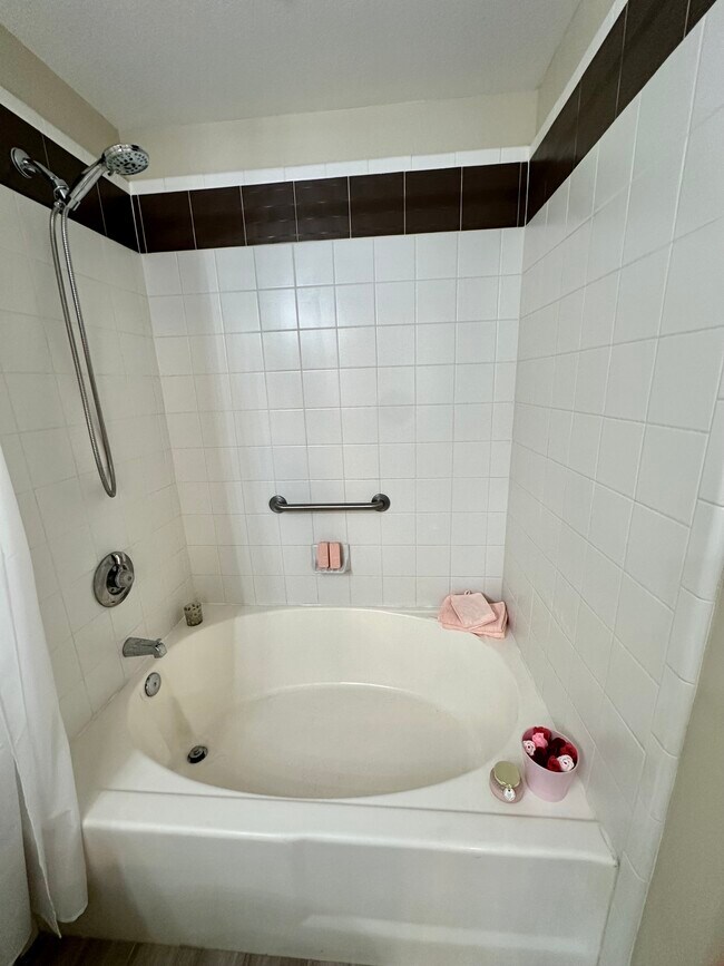 Building Photo - 6900 E Princess Dr