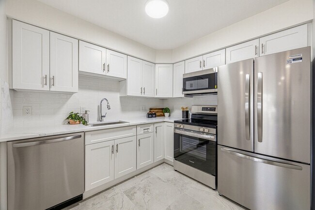 Building Photo - 595 Revere Beach Pkwy