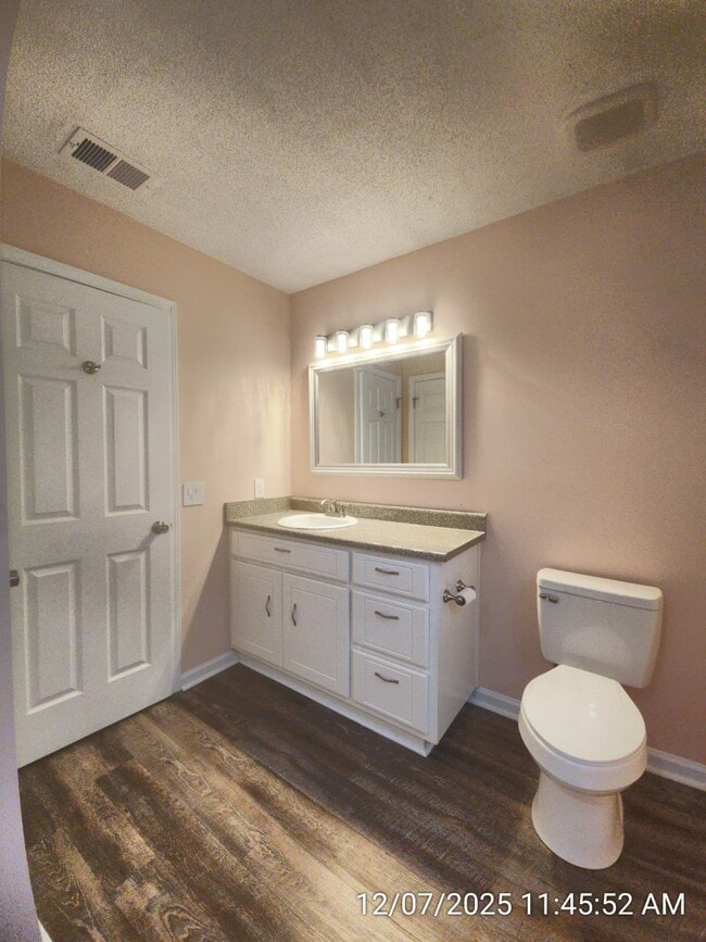 Building Photo - 323 Aubrey Ave