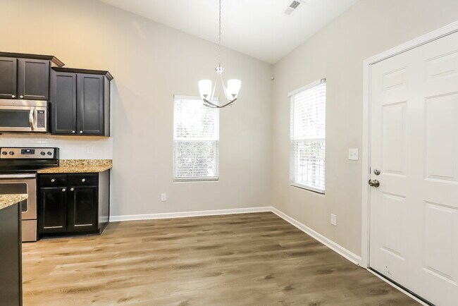 Building Photo - 2521 Meadow Crossing Dr