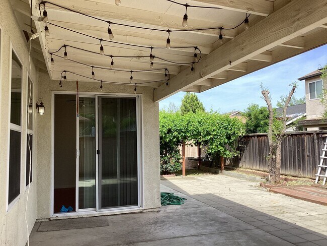 Building Photo - 5162 W Home Ave