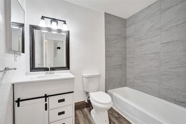 Building Photo - 103 Heatherbrook Way