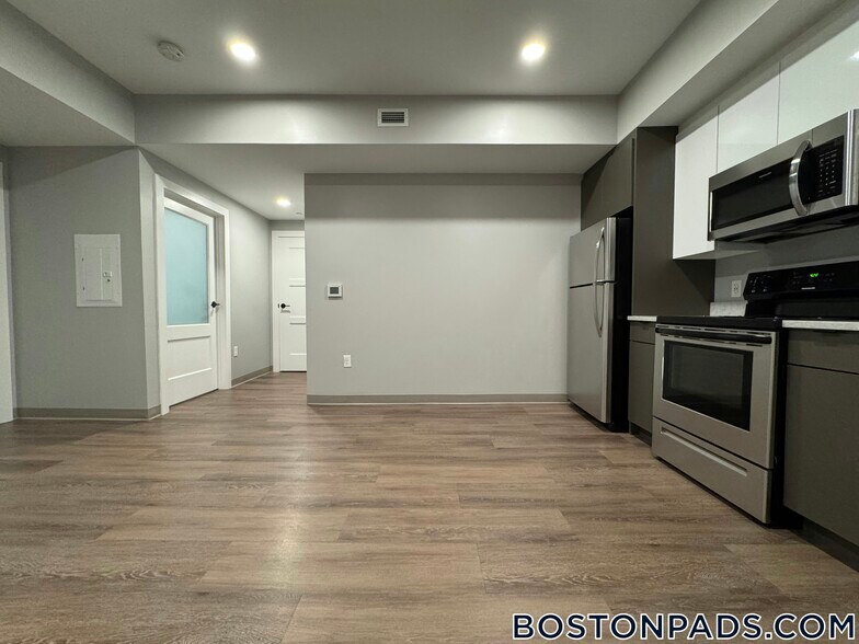 Building Photo - 100 Hemenway St