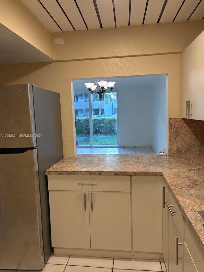 Building Photo - 10090 NW 80th Ct