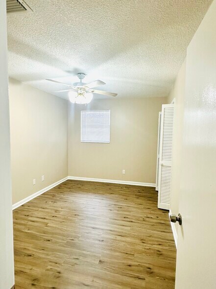 Building Photo - 261 Dillon Dr