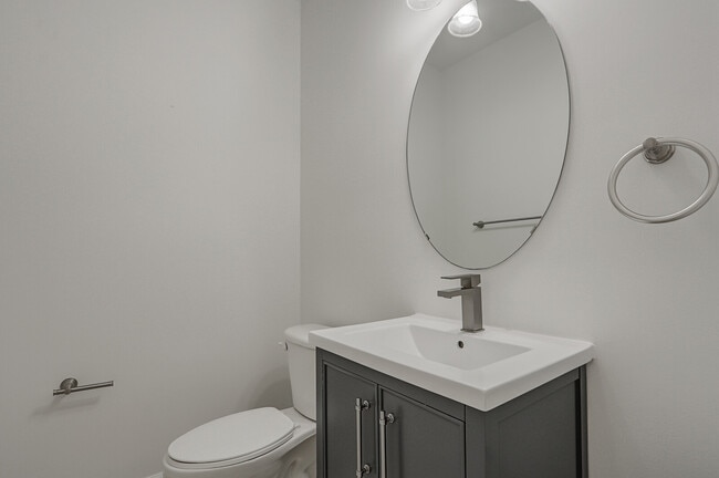 Building Photo - 826 Dakota Dr