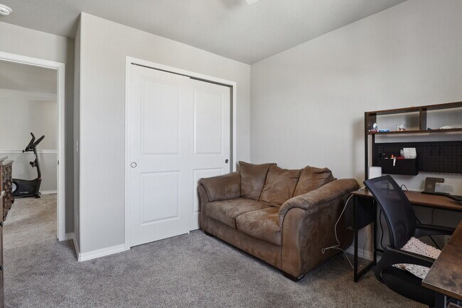 Building Photo - Modern 3-Bedroom Home for Rent in Chapel H...