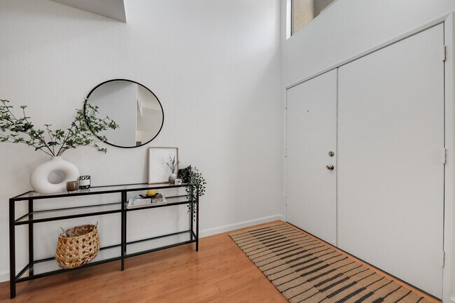 Building Photo - 835 Village Square S