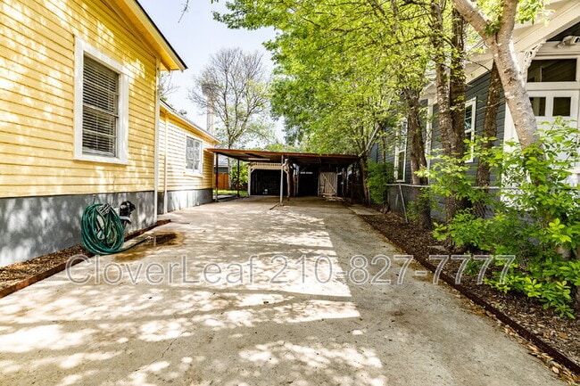 Building Photo - 323 Barrera St