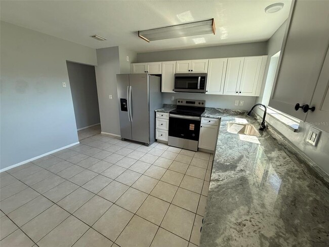 Building Photo - 3236 Montclair Cir