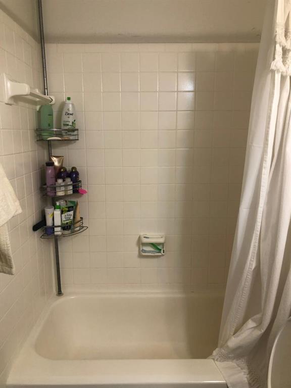 Building Photo - 1915 Fairlawn Ln