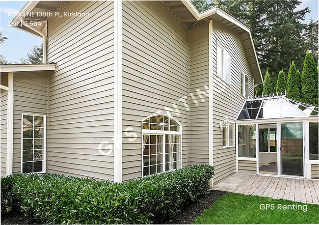 Building Photo - ? Peaceful Retreat in the Heart of Kirkland!