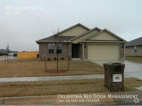 Building Photo - 905 Accipiter St
