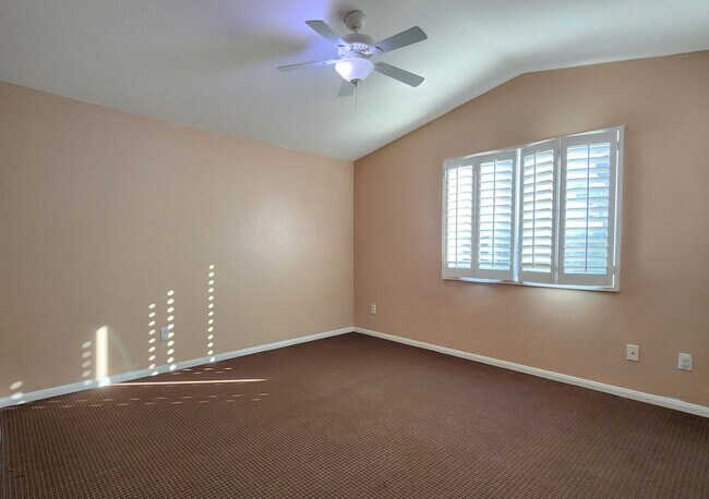 Building Photo - 4BD 3.5BA Waterfront Home on Cul-De-Sac in...
