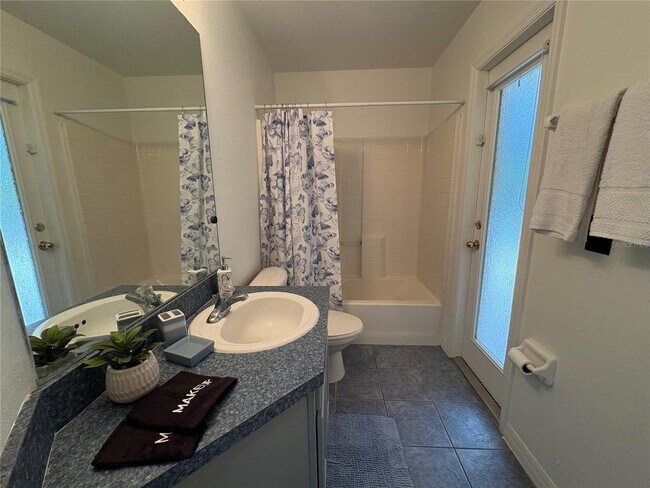 Building Photo - 893 Sandy Ridge Dr