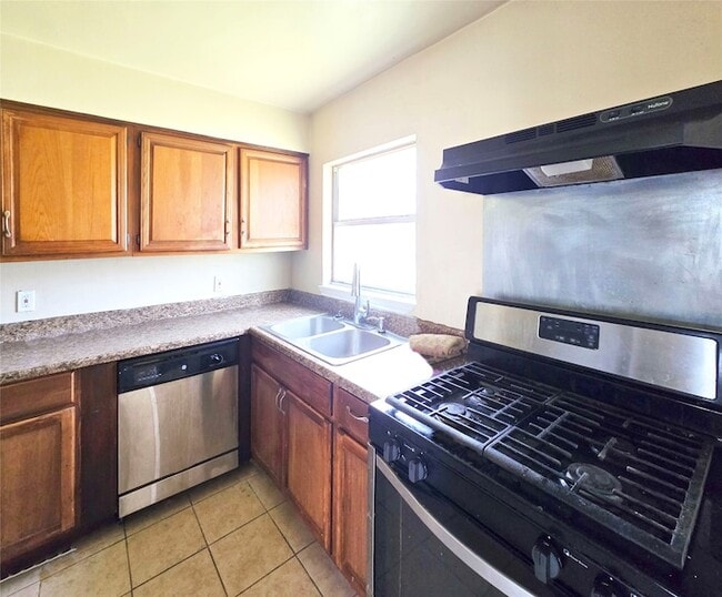 Building Photo - 12121 Hoblitzelle Dr