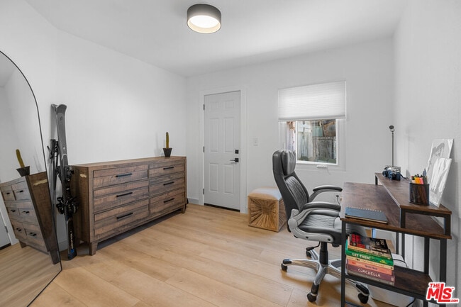 Building Photo - 2422 W 30th St