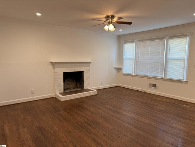 Building Photo - 320 Elaine Ave