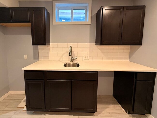 Building Photo - Spacious Twin Lakes Gem!!!