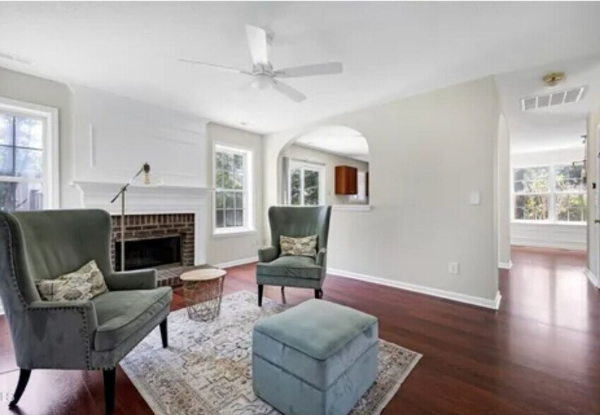 Building Photo - 102 Fallon Ct