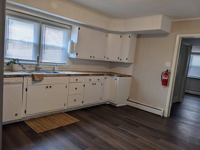 Building Photo - 329 N 2nd St