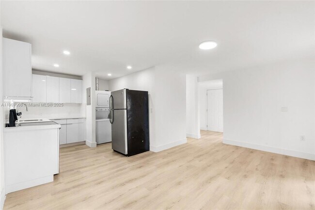 Building Photo - 2385 SW 17th St