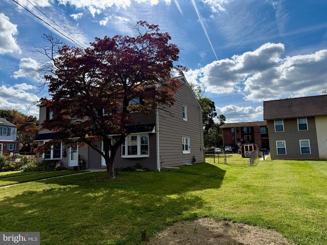 Building Photo - 742 S Matlack St