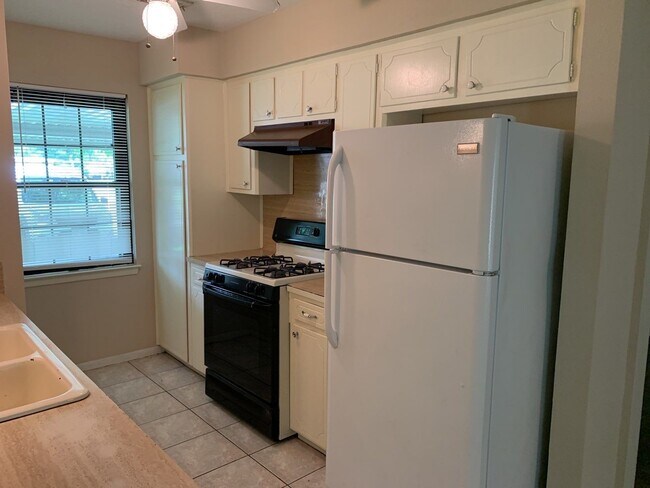 Building Photo - 618 Overbluff St