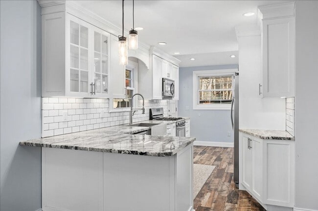 Building Photo - Updated Single Family Rental in White Plains