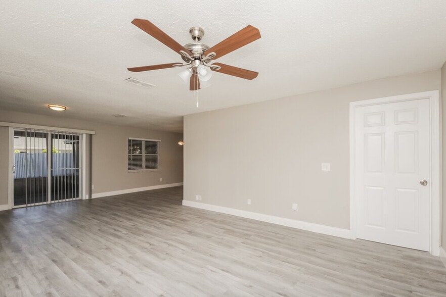 Building Photo - 2022 Valencia Cir