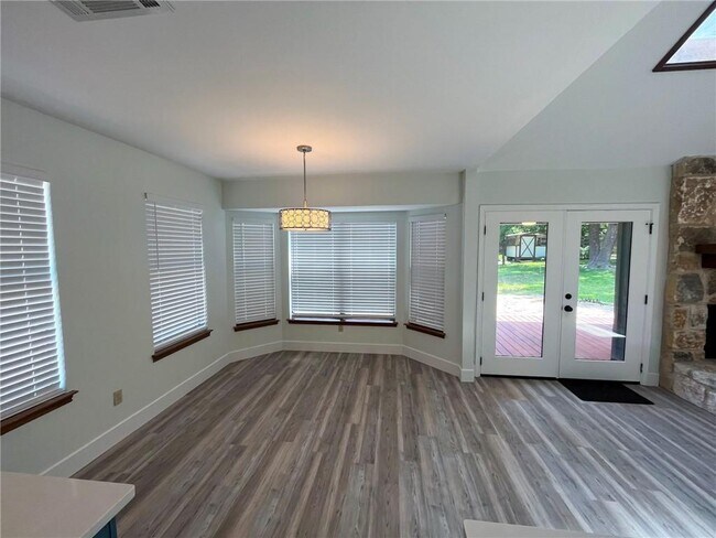 Building Photo - 2401 Silver Spur Dr