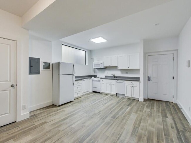 Primary Photo - Mission 1BR in the Heart of it All!! In Un...