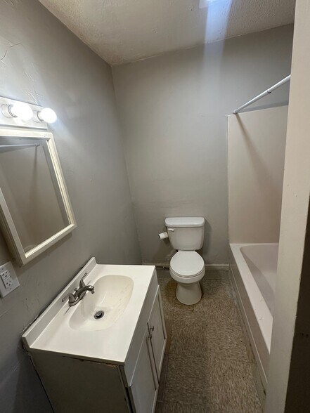 Building Photo - 114 Spring St