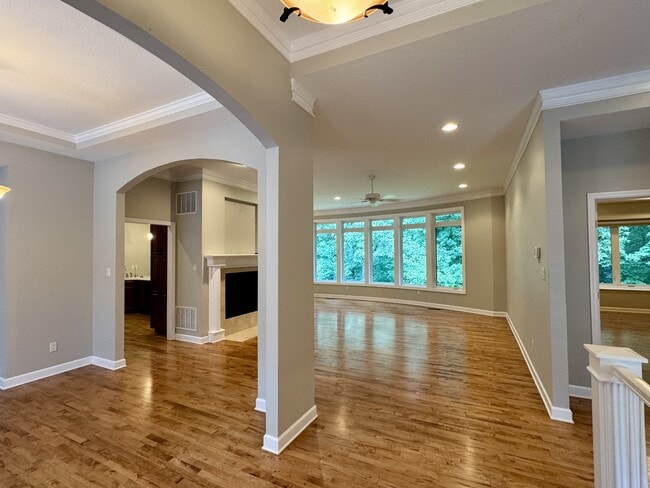 Building Photo - 124 Vinita Ln