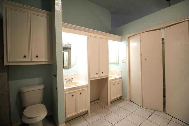 Building Photo - 15614 Barbarossa Dr