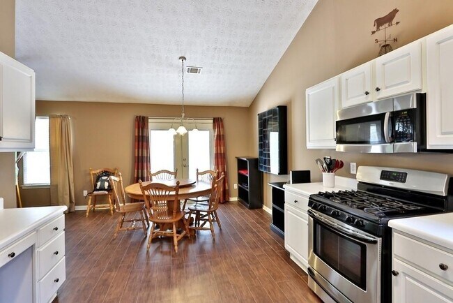 Building Photo - 3151 Greenbrier Ct