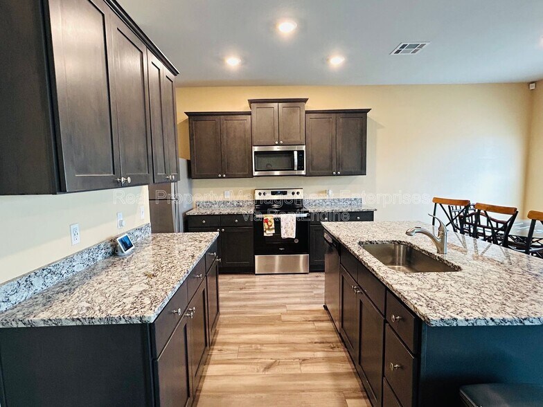 Building Photo - 1613 Crimson Lake Blvd